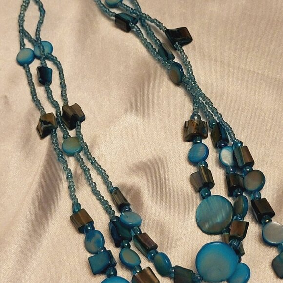 Unique Triple Strand ~ Stone and Bead Necklace ~ Excellent Condition - Picture 5 of 7